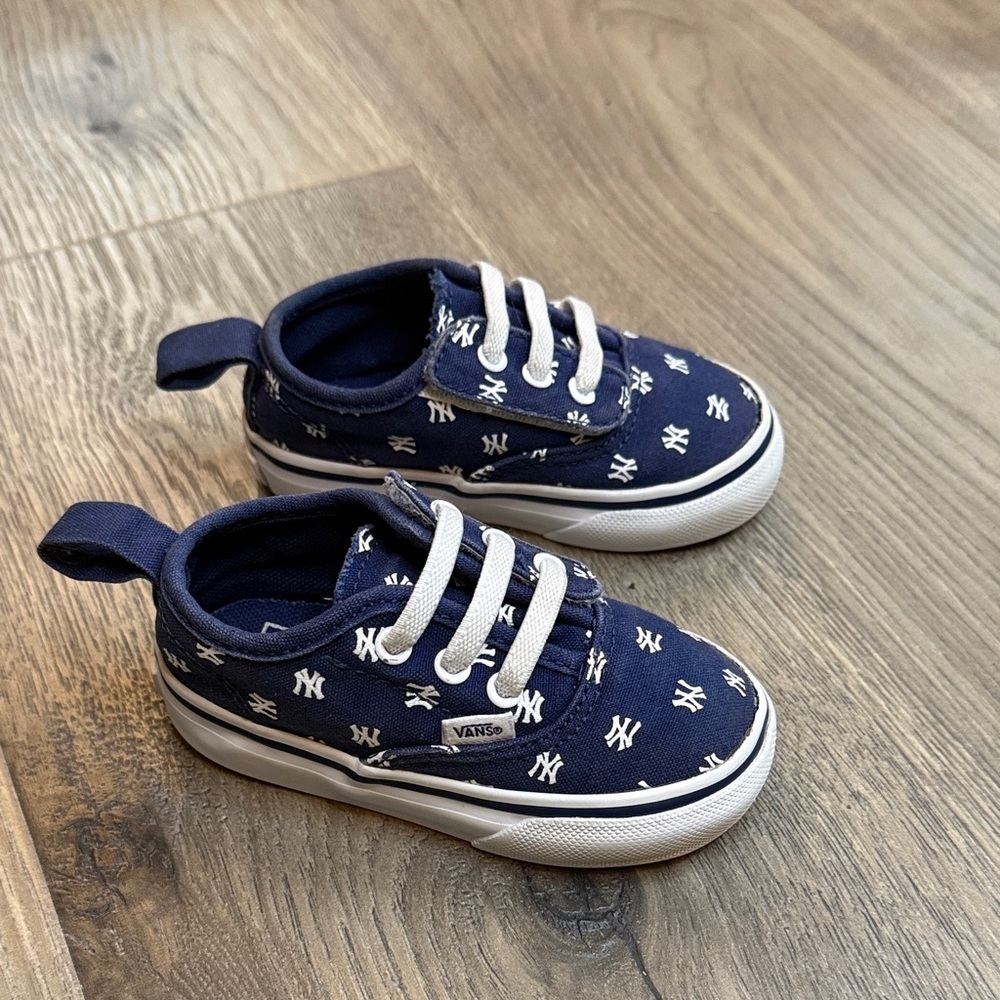 Vans Kids Navy and White Patterned Sneakers New York Yankees toddler - Picture 4 of 12
